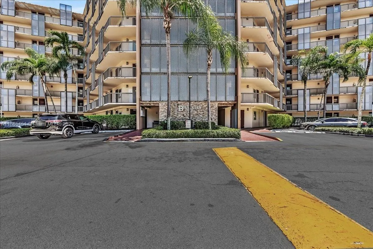 3101 N Country Club Dr, #512