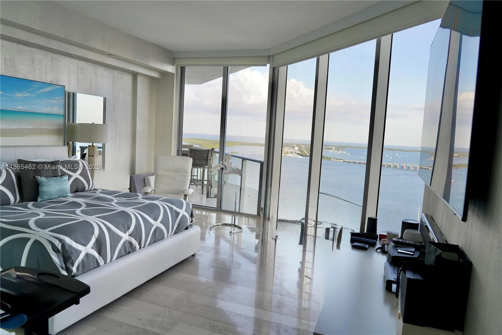 1300 Brickell Bay Dr, #3701