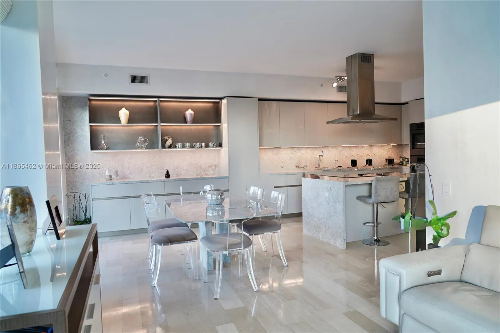 1300 Brickell Bay Dr, #3701