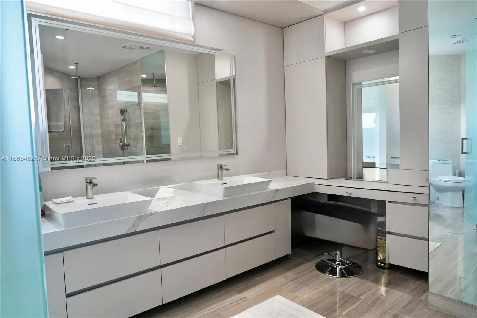 1300 Brickell Bay Dr, #3701