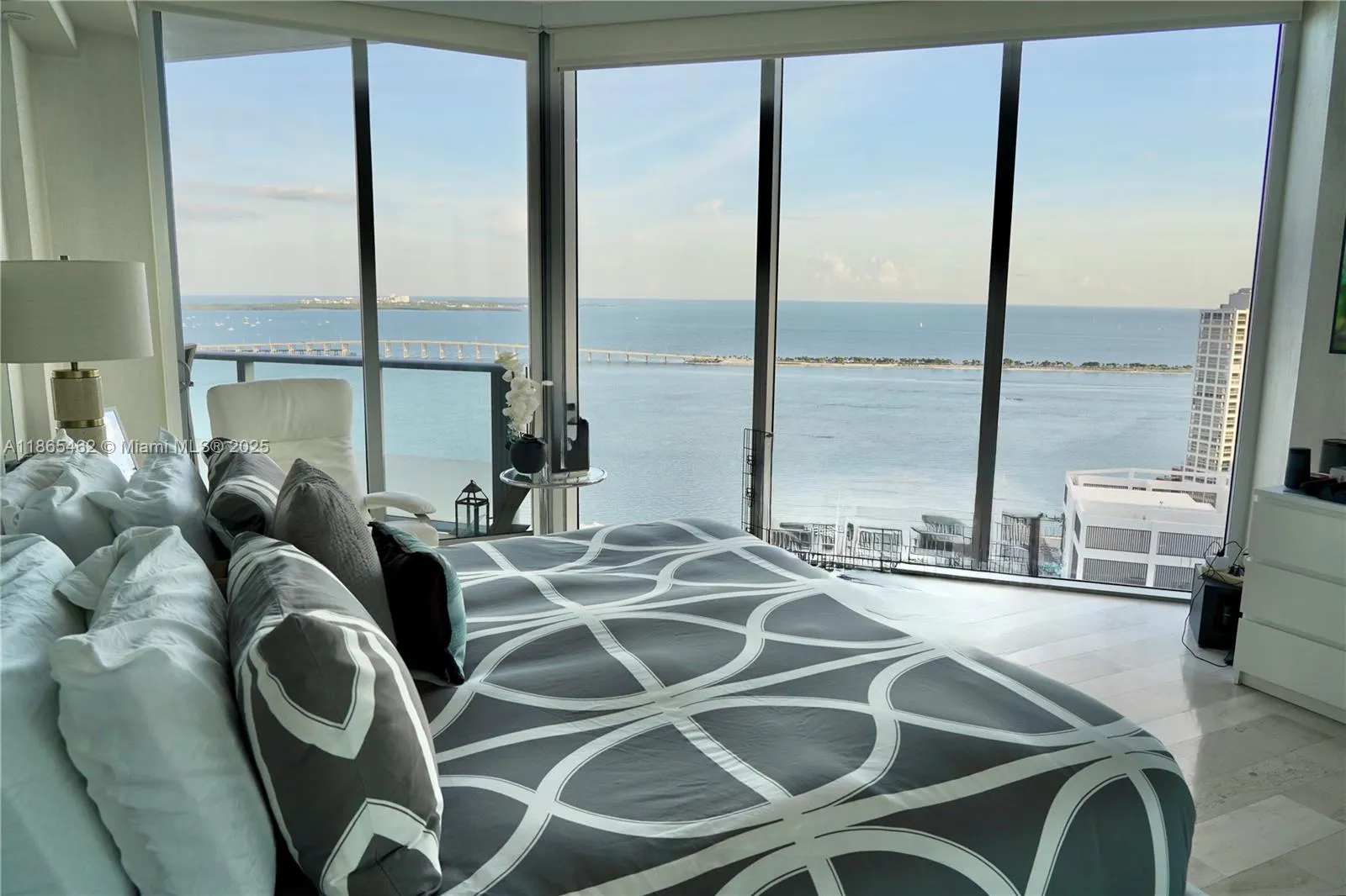 1300 Brickell Bay Dr, #3701