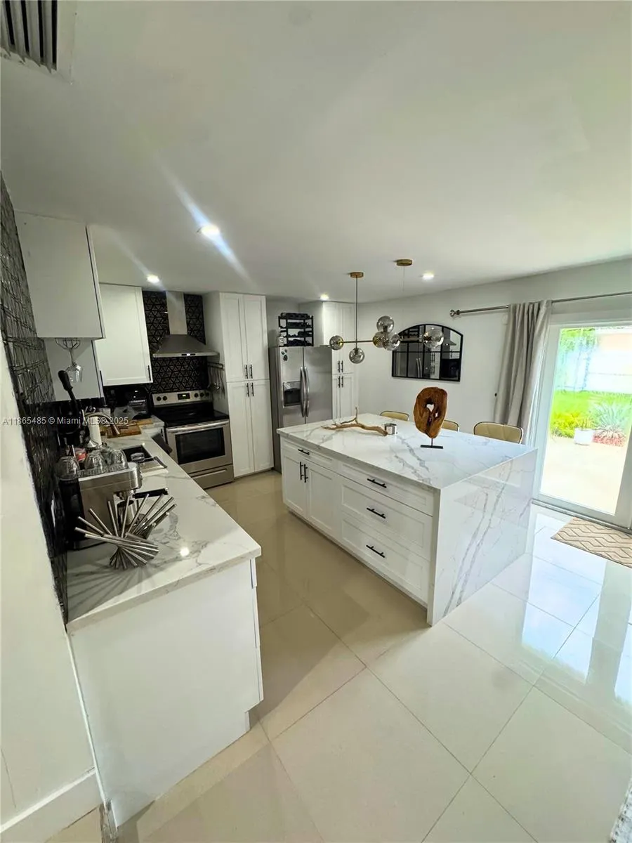 961 Swan Ave, #0