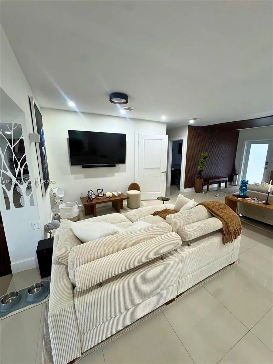 961 Swan Ave, #0
