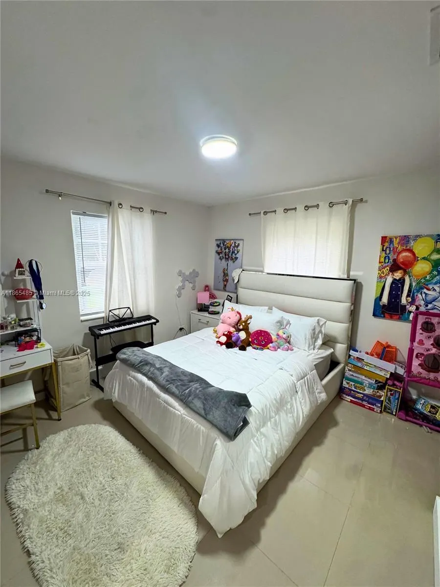 961 Swan Ave, #0