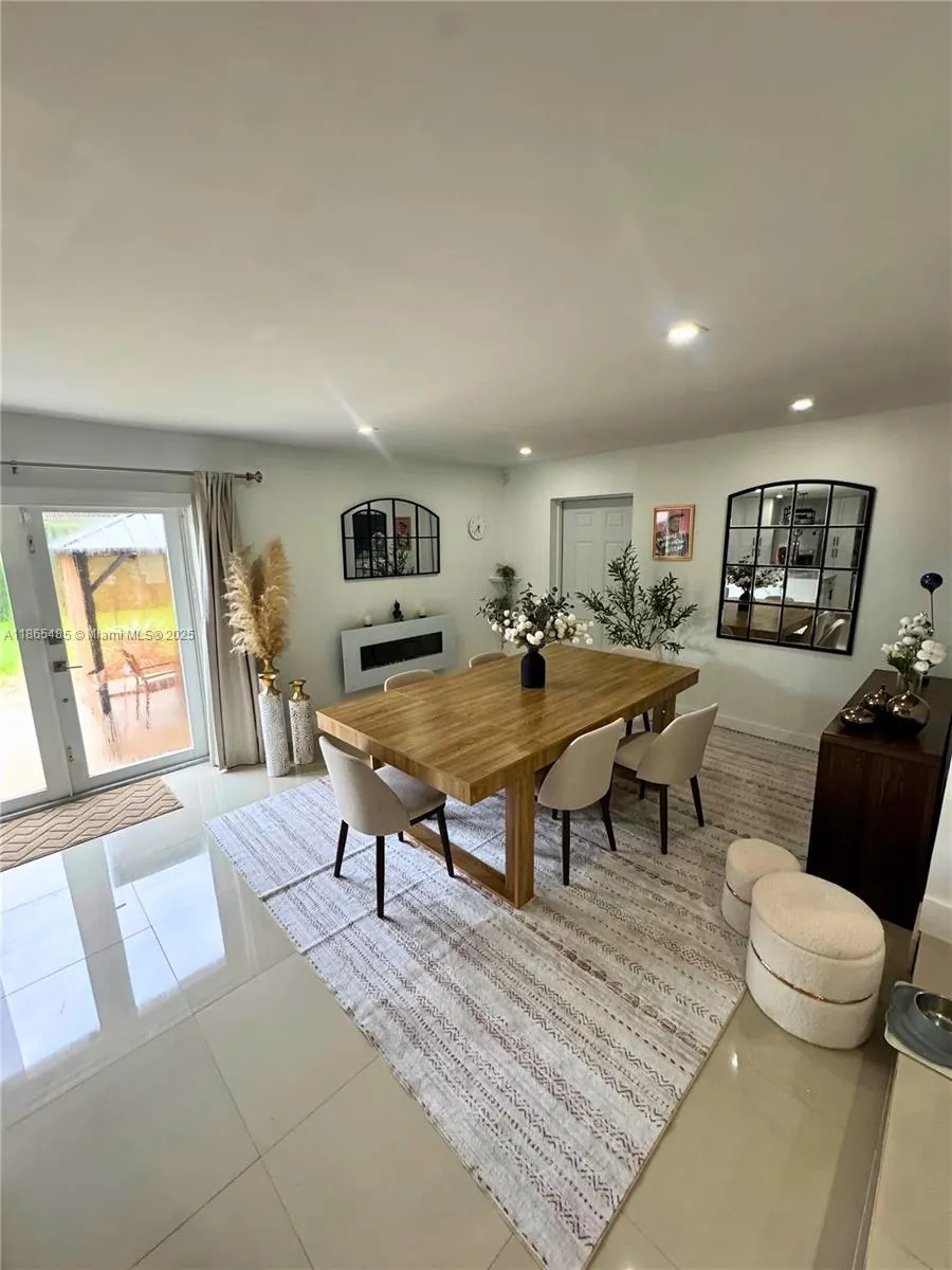 961 Swan Ave, #0