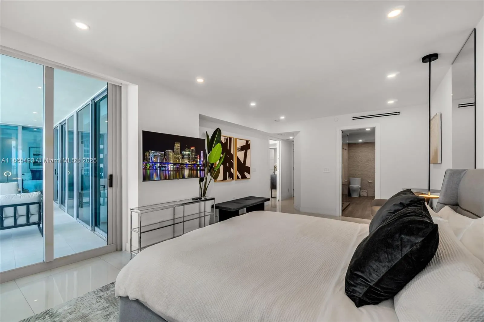 1500 Ocean Drive, #1003