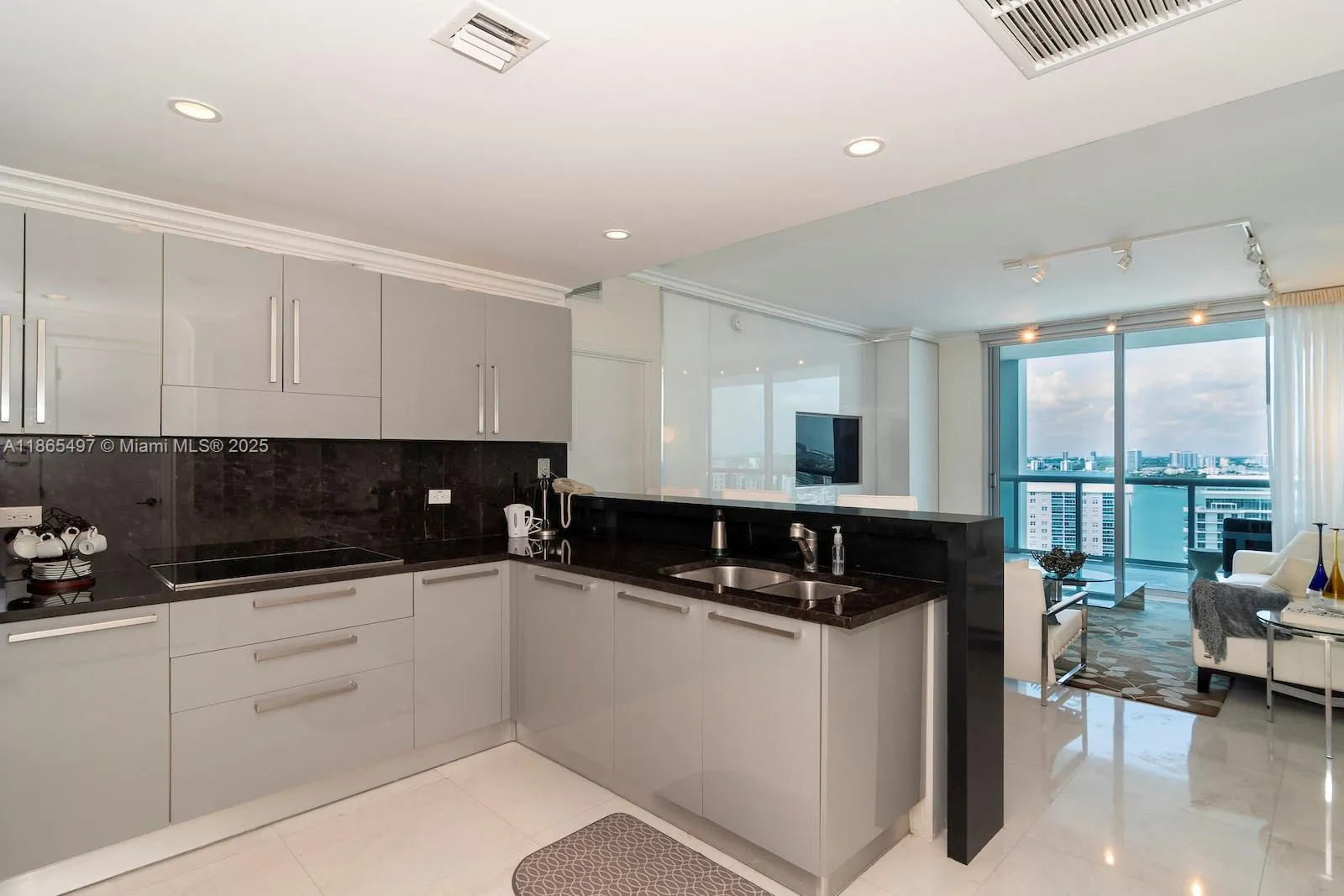 6799 Collins Ave, #CPH06