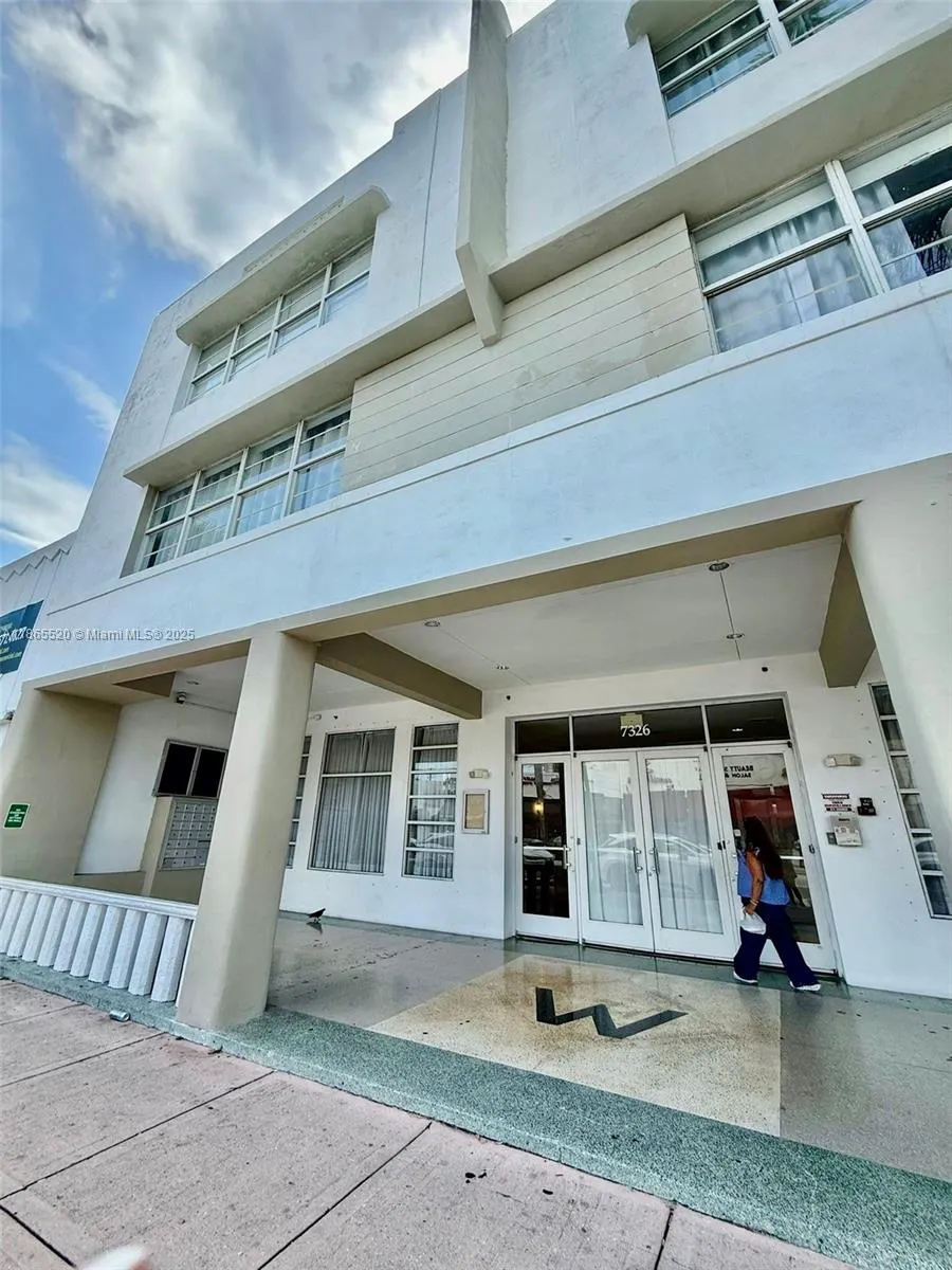 7326 Collins Ave, #105