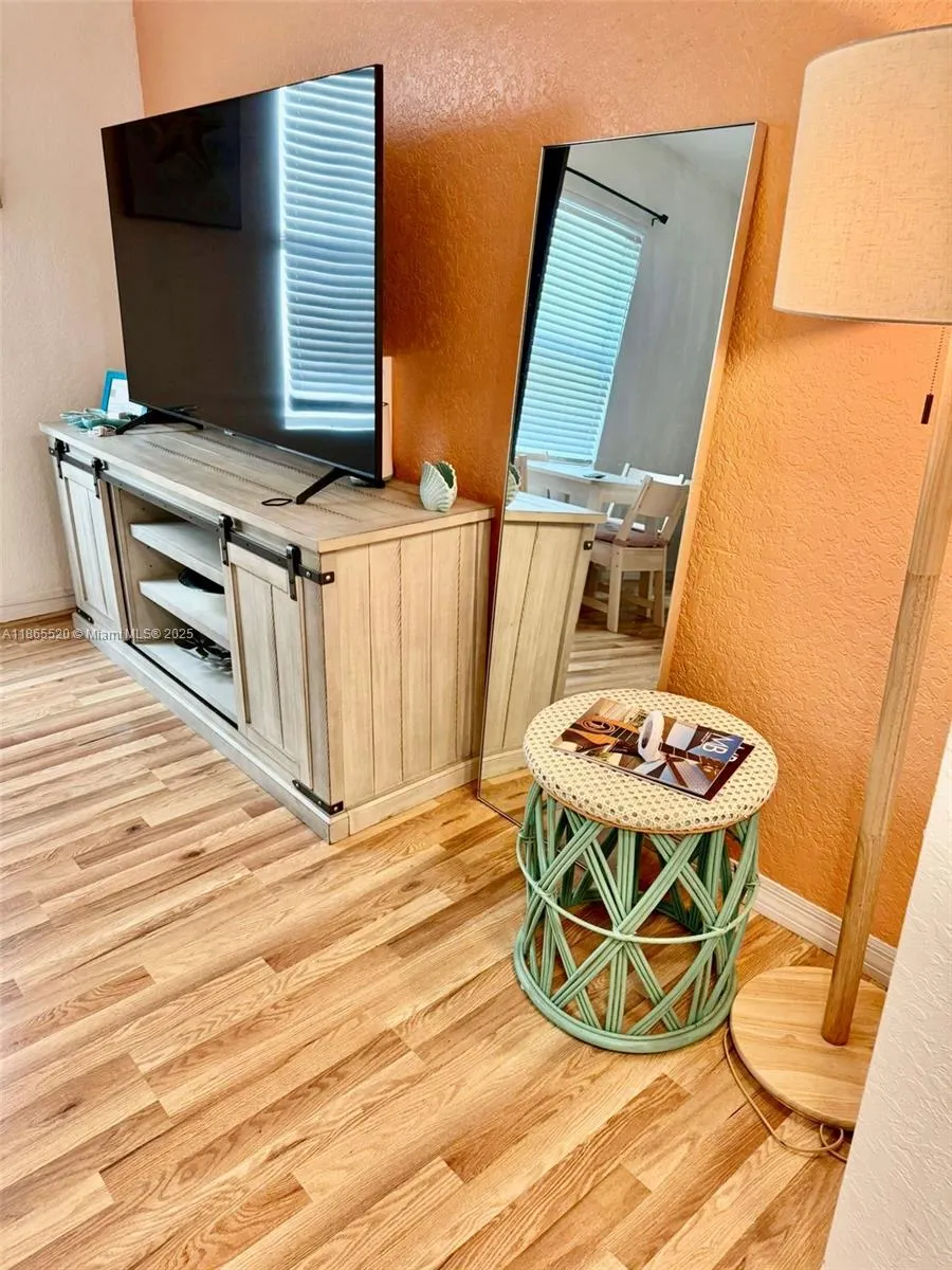 7326 Collins Ave, #105