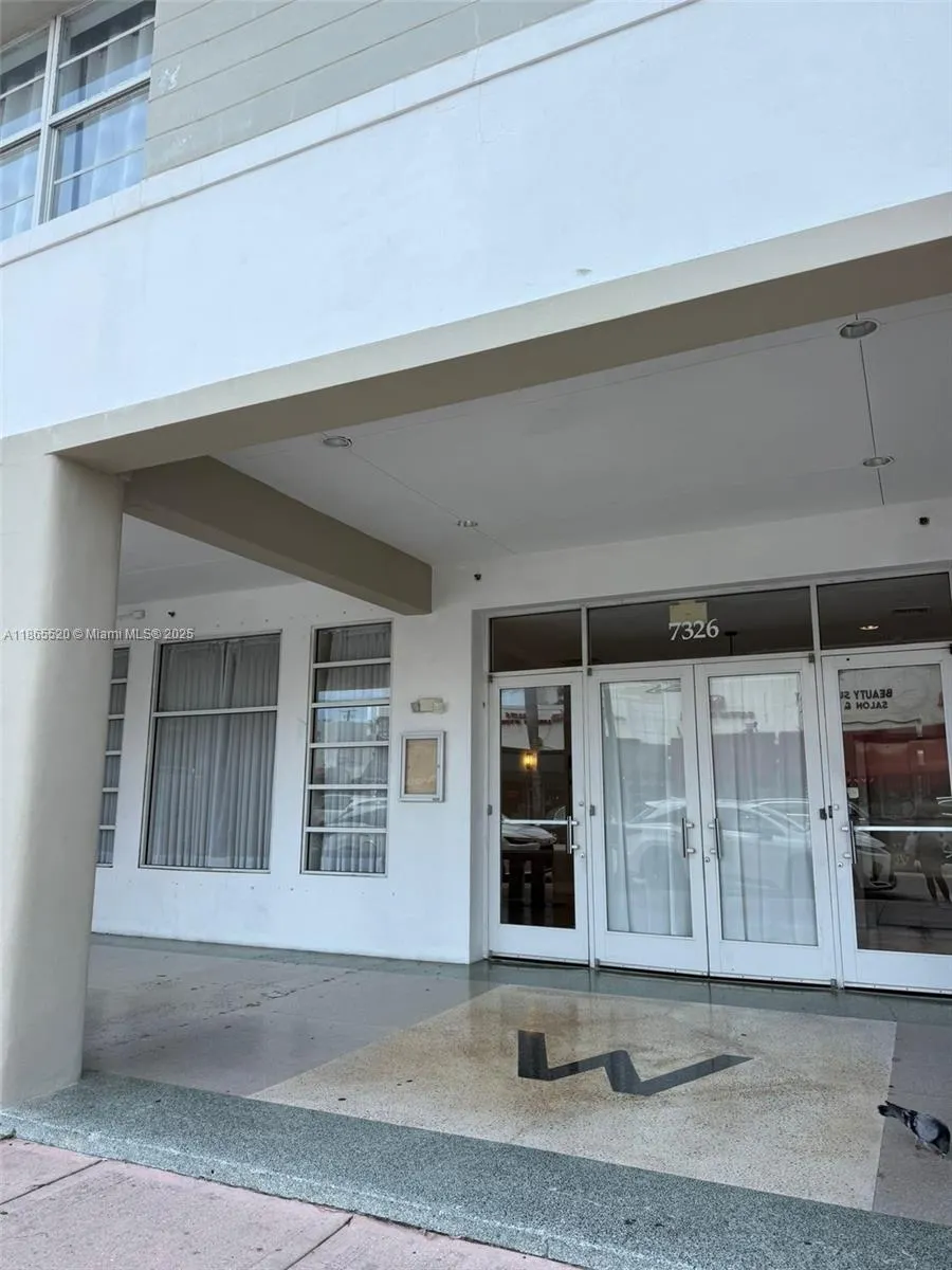7326 Collins Ave, #105