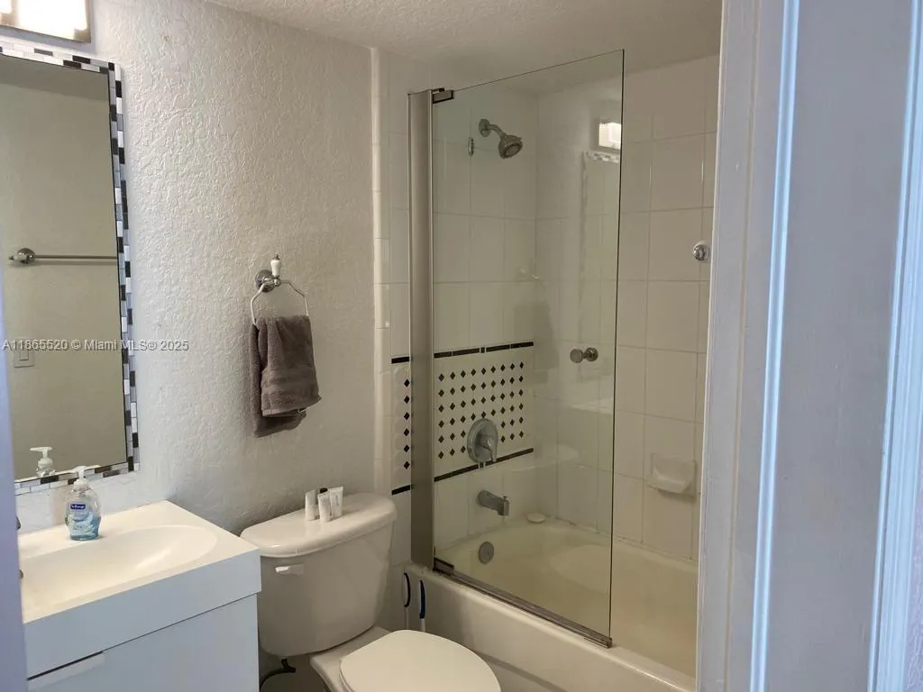 7326 Collins Ave, #105