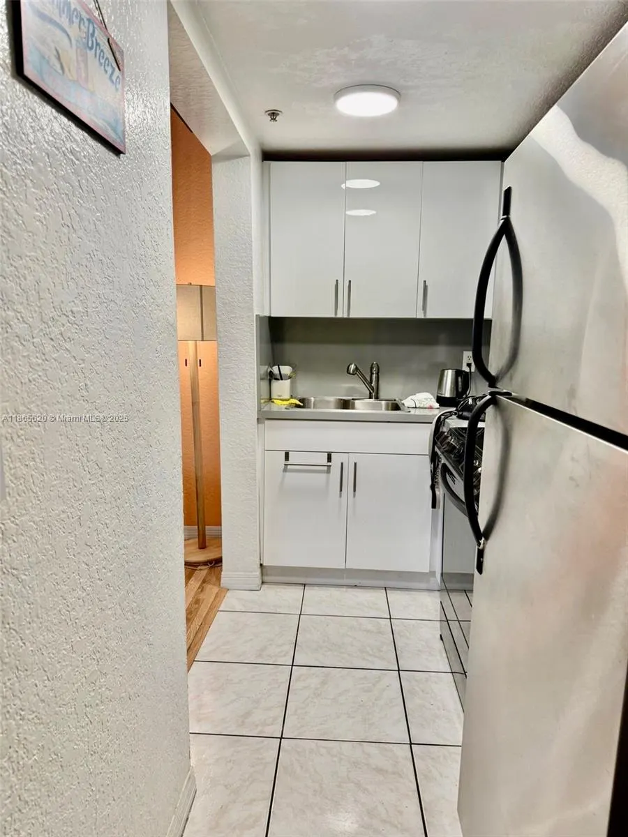7326 Collins Ave, #105