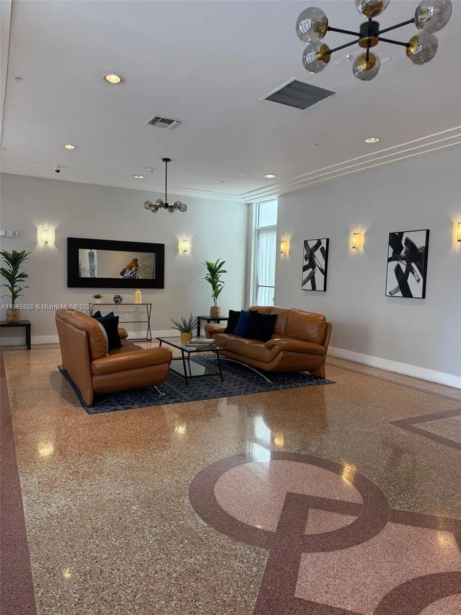 7326 Collins Ave, #105