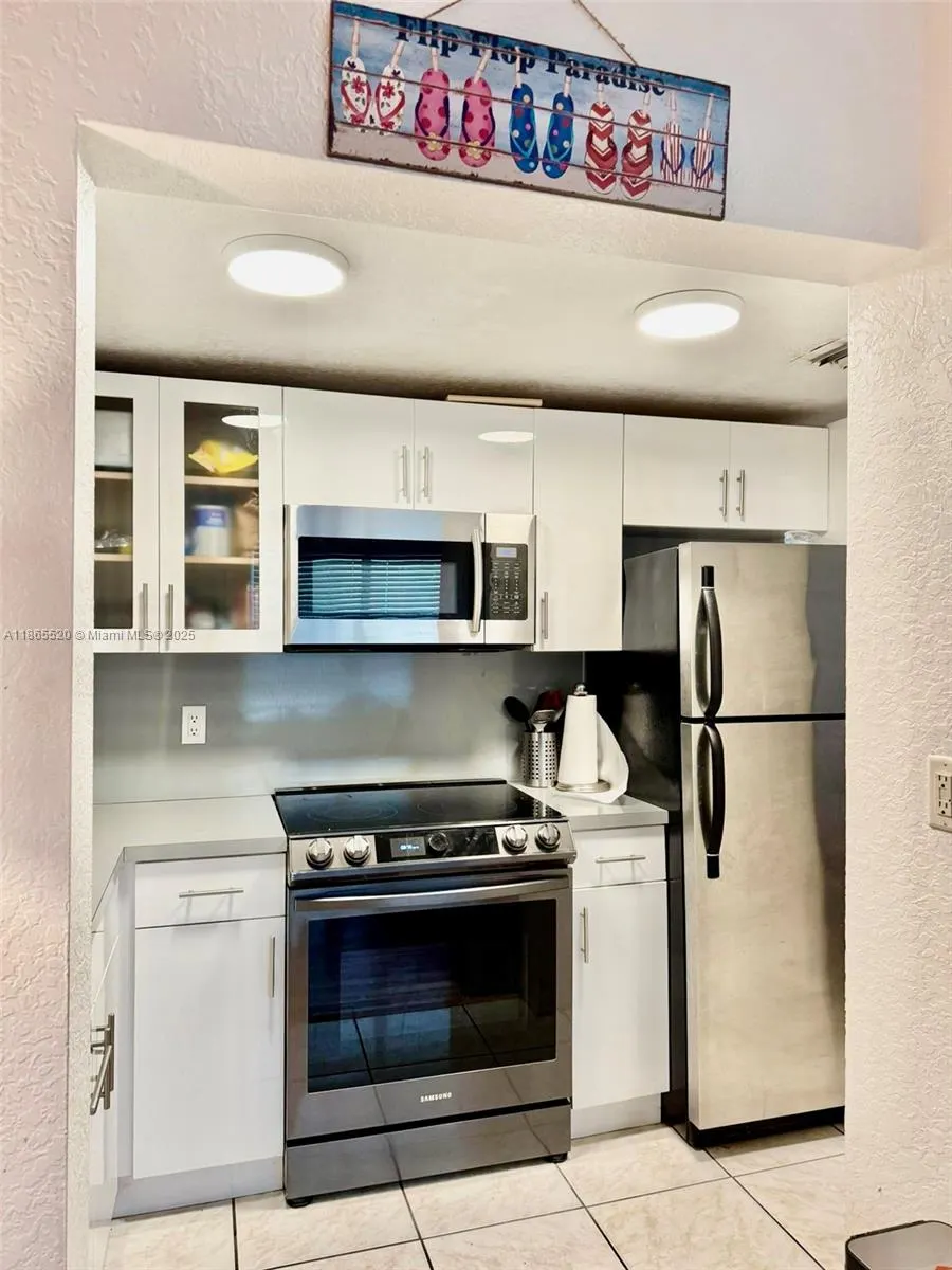 7326 Collins Ave, #105