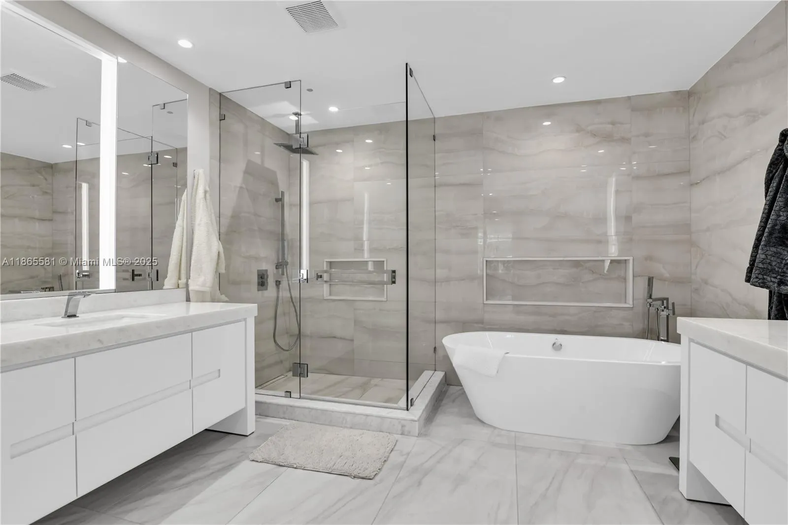 220 SE Mizner Blvd, #414