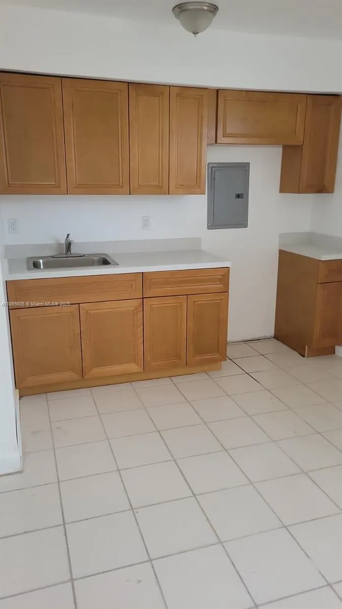 1406 NW 2nd Ave, #3