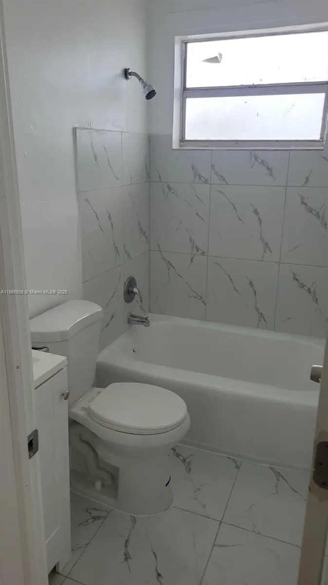 1406 NW 2nd Ave, #3