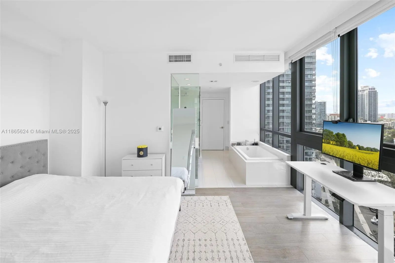 650 NE 32nd St, #1708