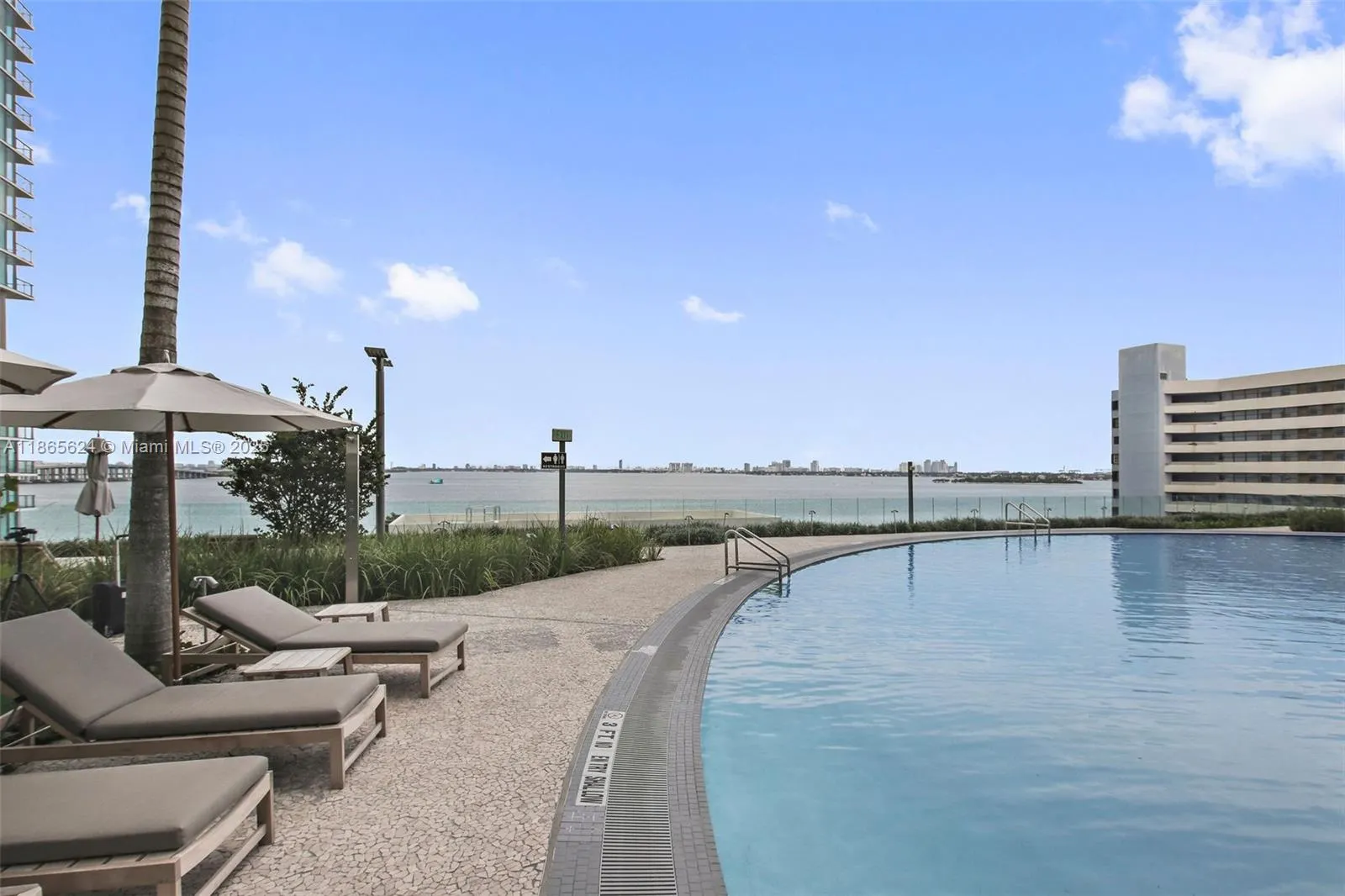 650 NE 32nd St, #1708