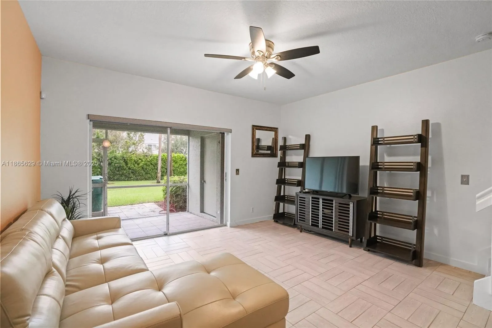 8031 Sanibel Dr, #0