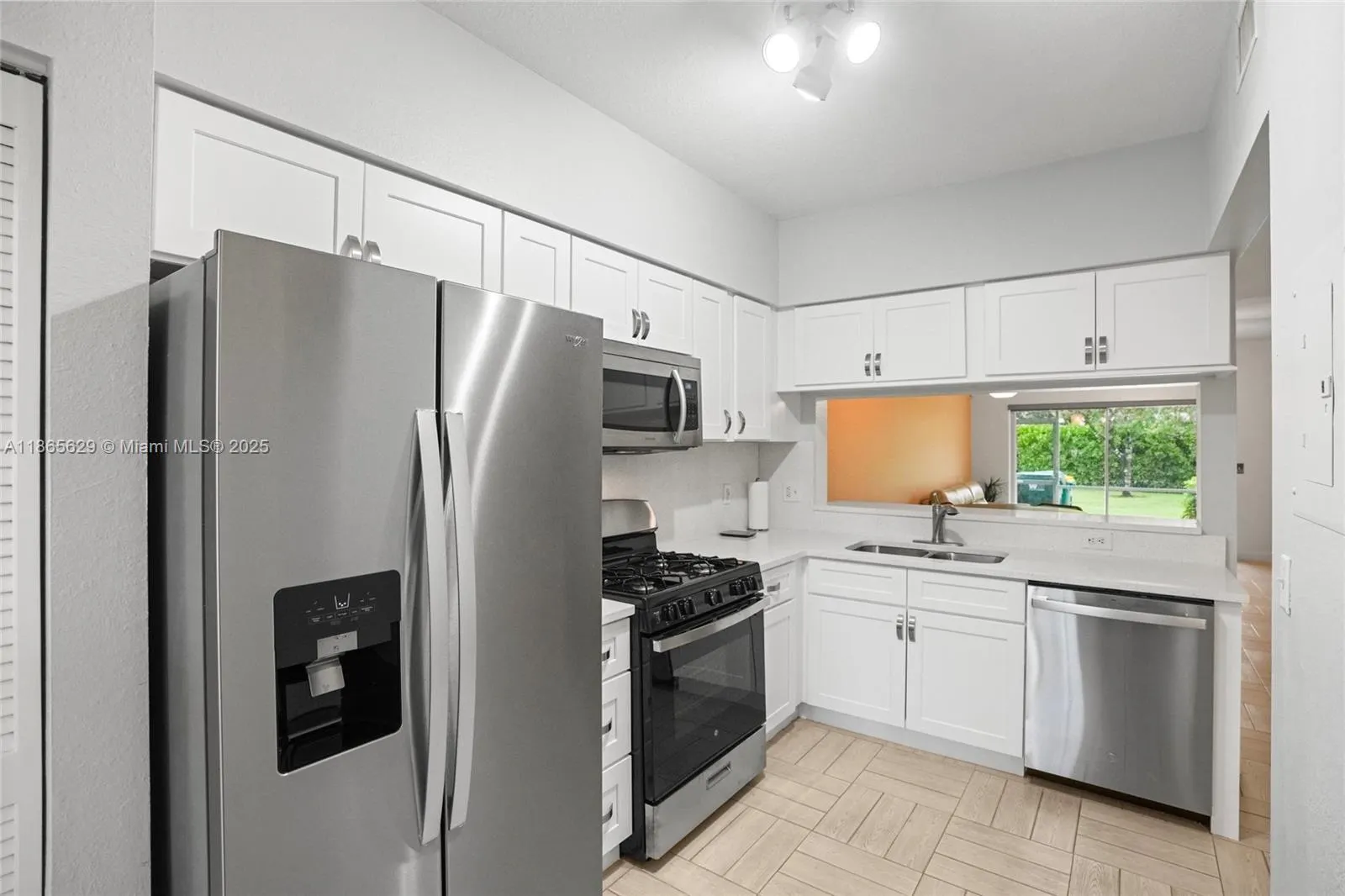 8031 Sanibel Dr, #0