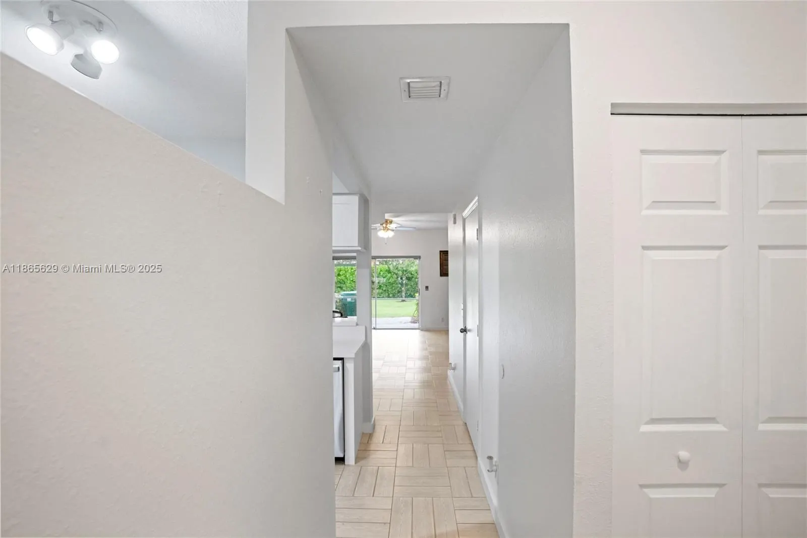 8031 Sanibel Dr, #0
