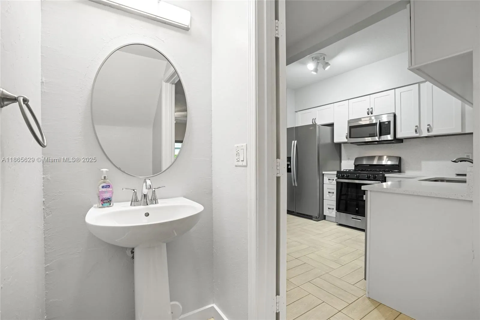 8031 Sanibel Dr, #0