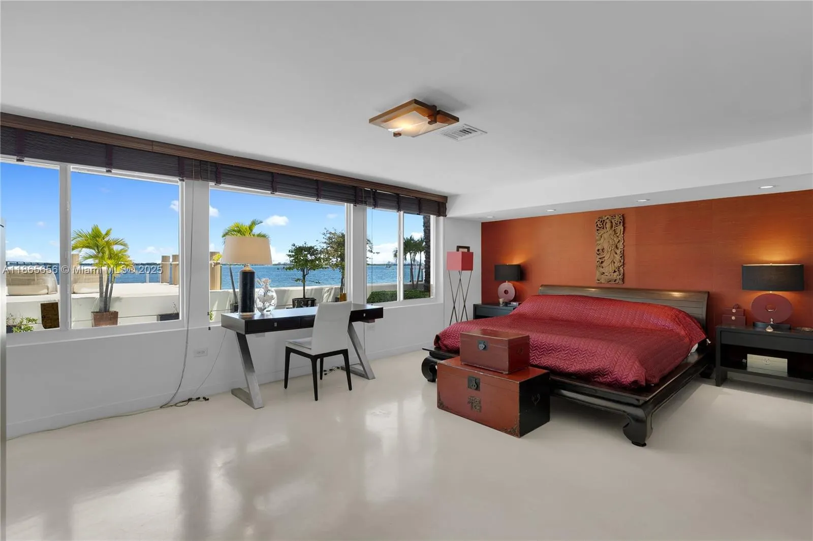 1111 N Venetian Dr