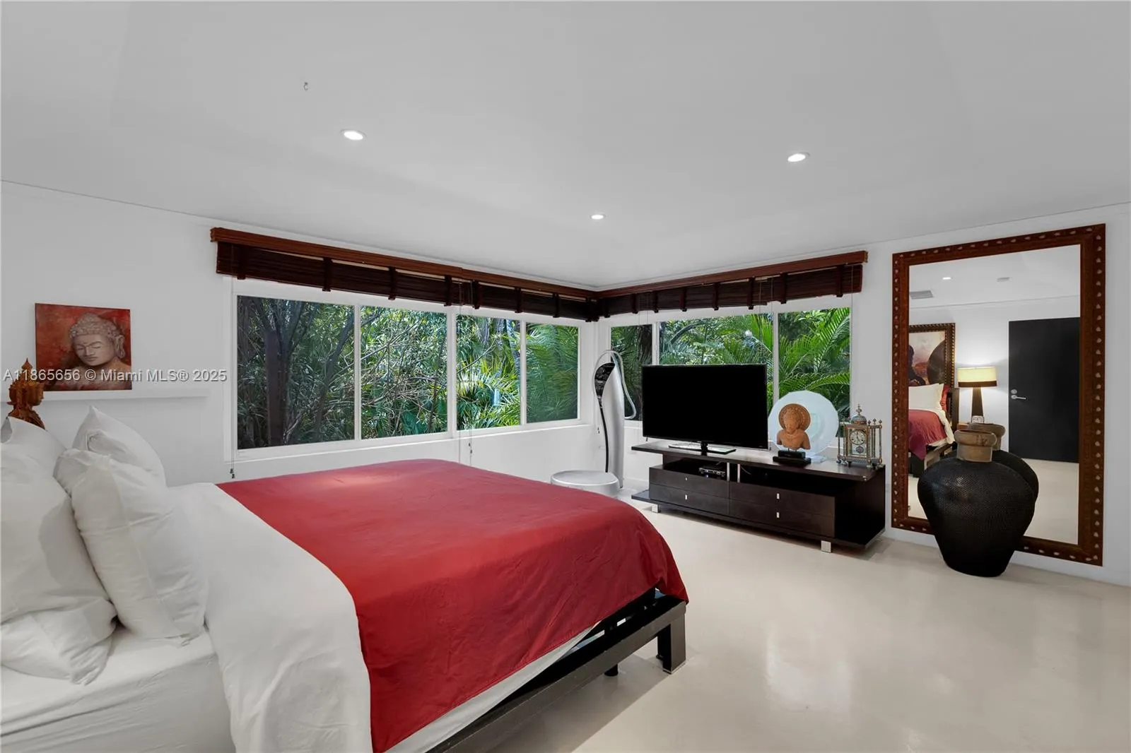 1111 N Venetian Dr