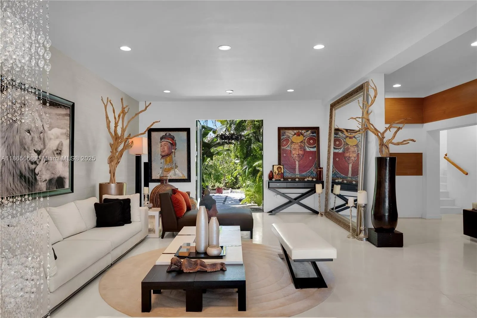 1111 N Venetian Dr