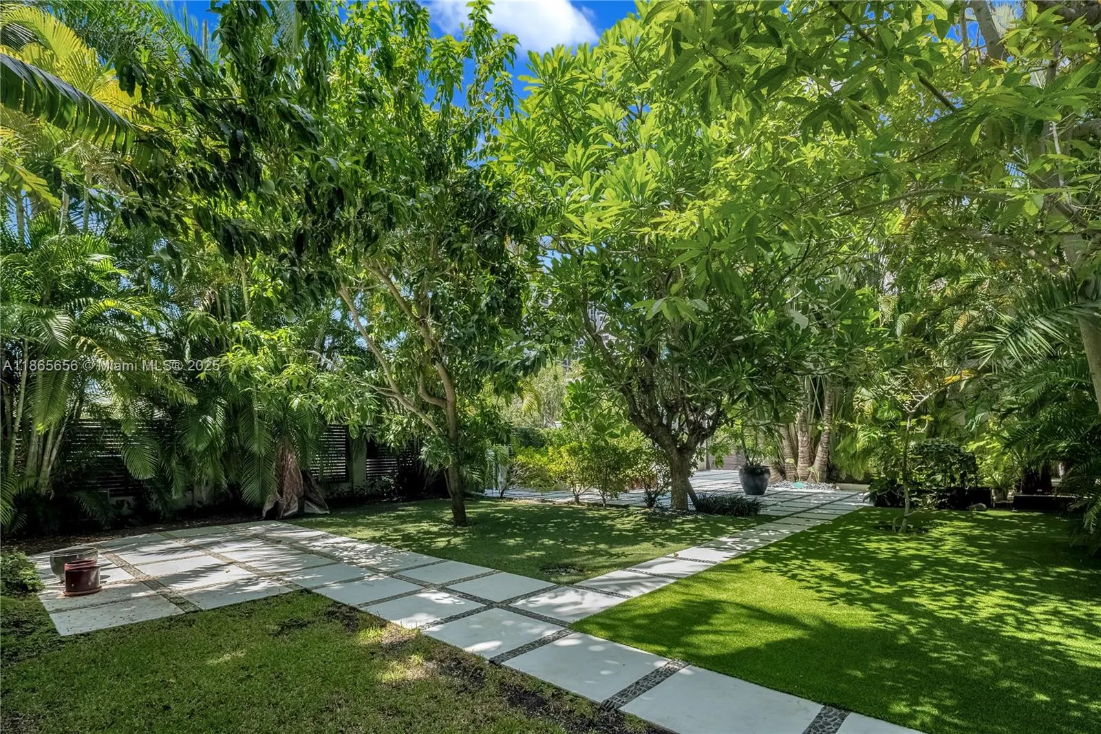 1111 N Venetian Dr