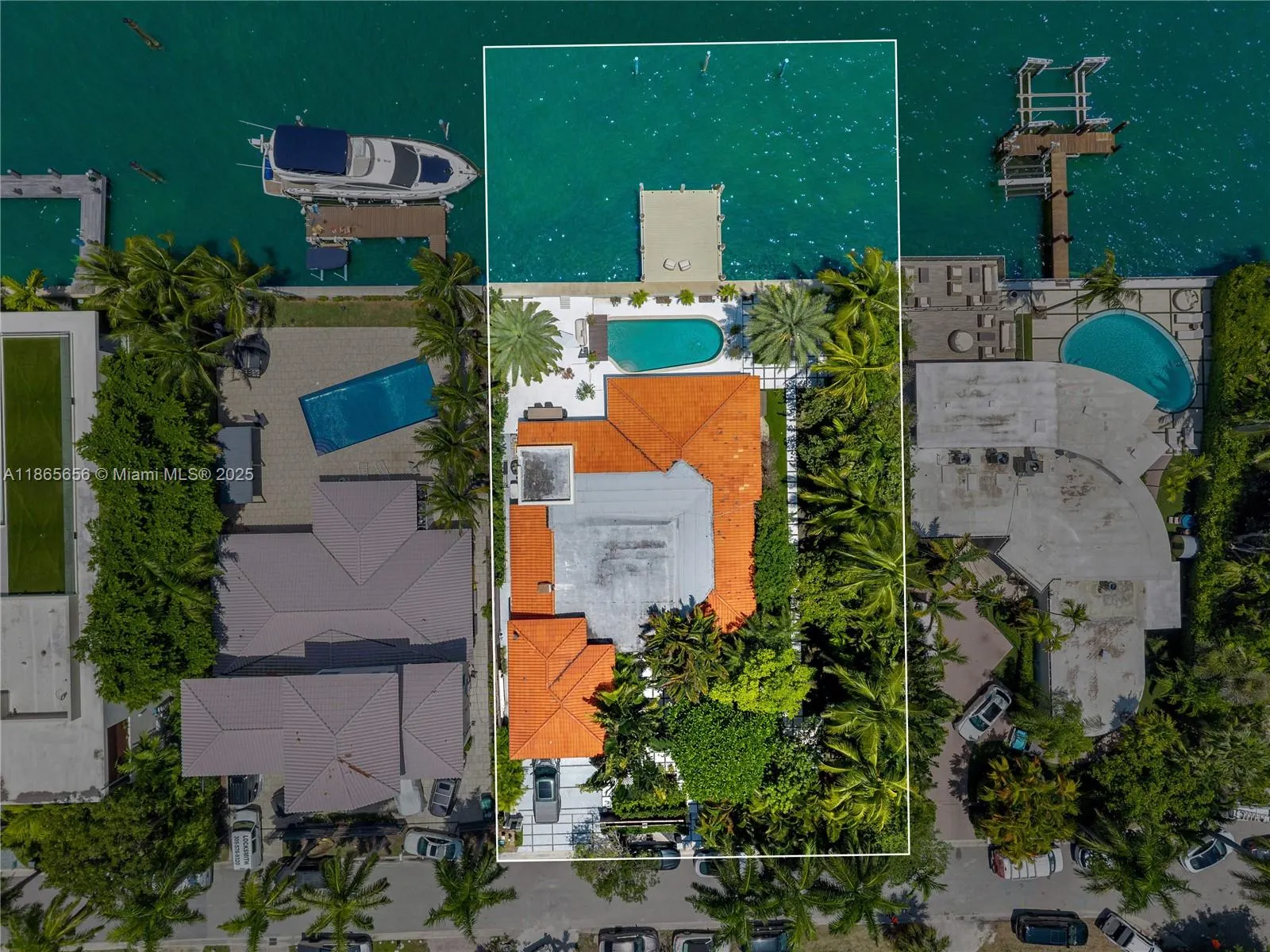 1111 N Venetian Dr