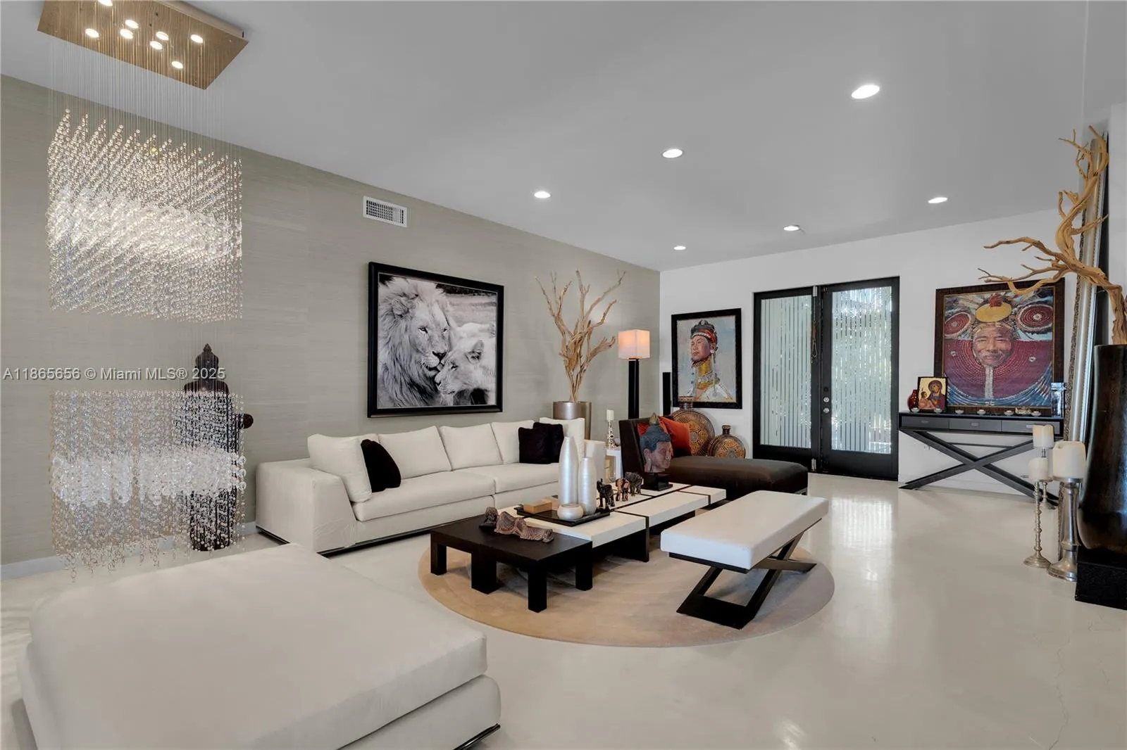 1111 N Venetian Dr
