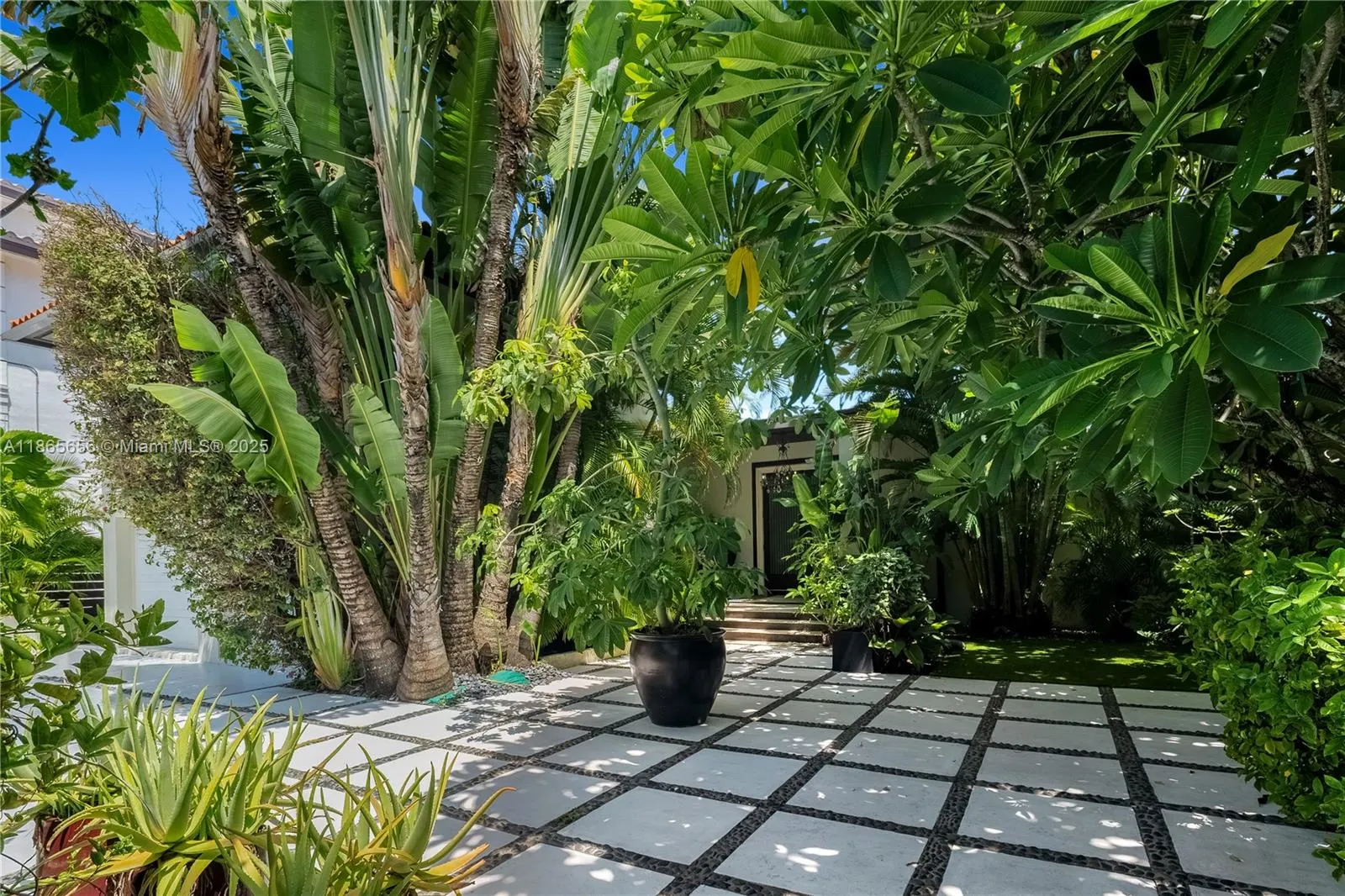 1111 N Venetian Dr