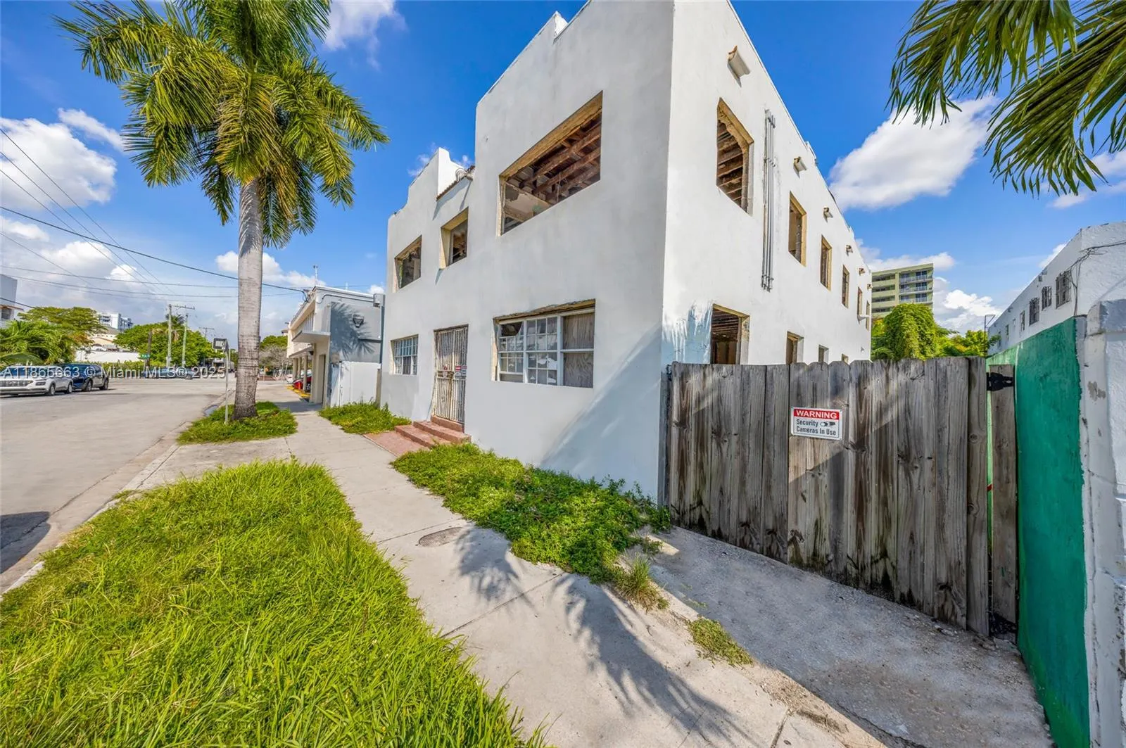 1157 NW 1st St
