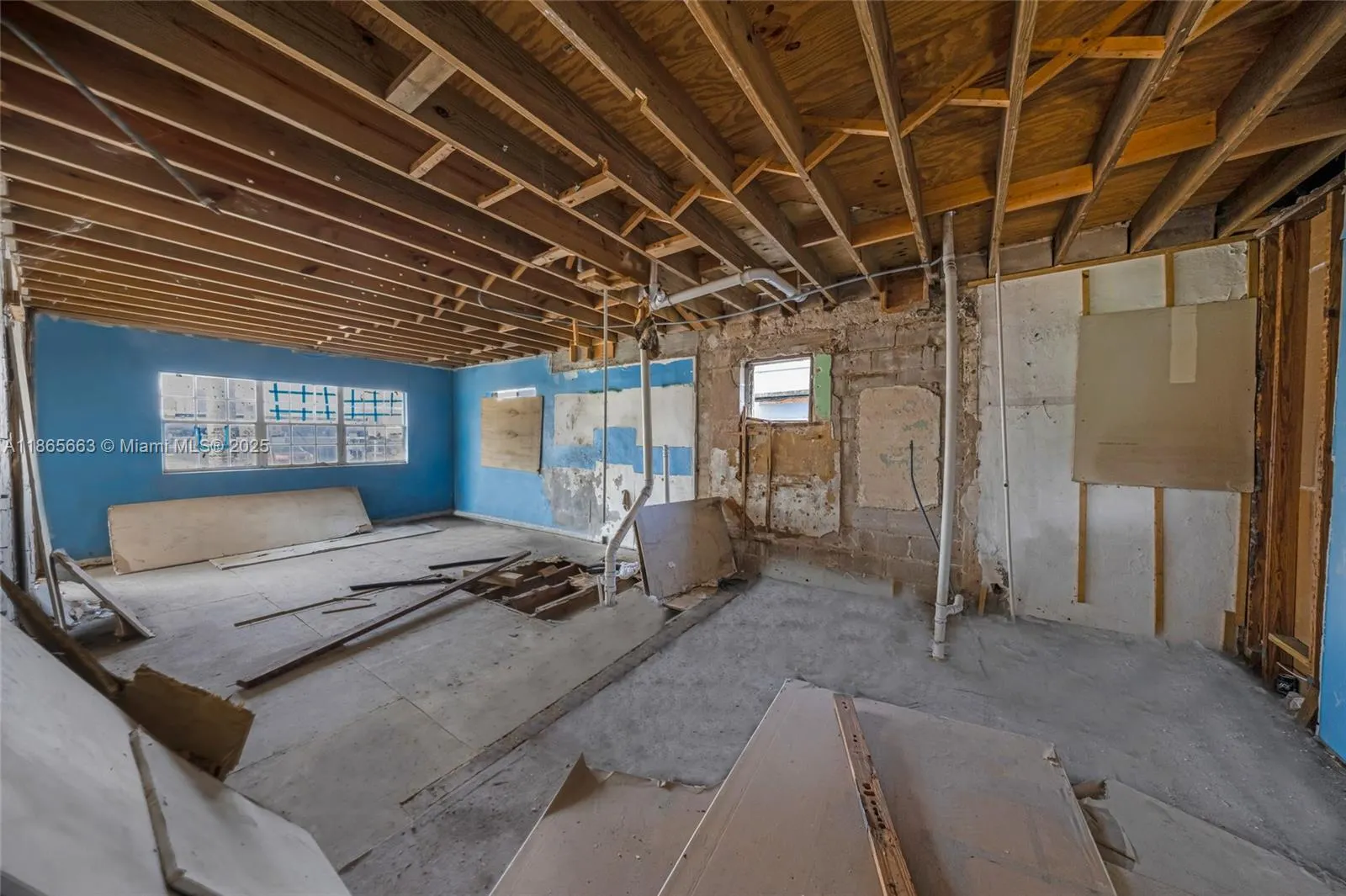 1157 NW 1st St