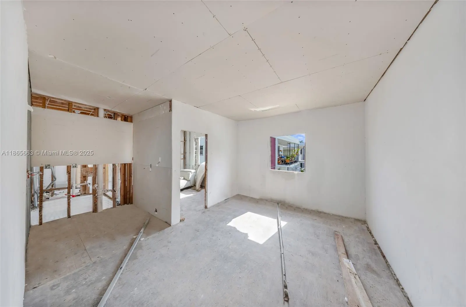 1157 NW 1st St