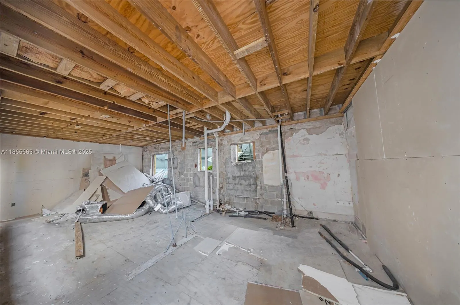 1157 NW 1st St