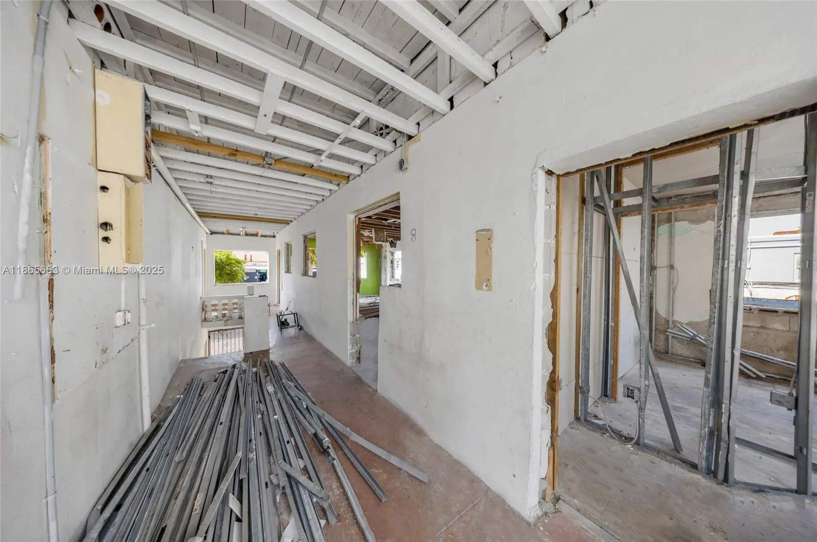 1157 NW 1st St
