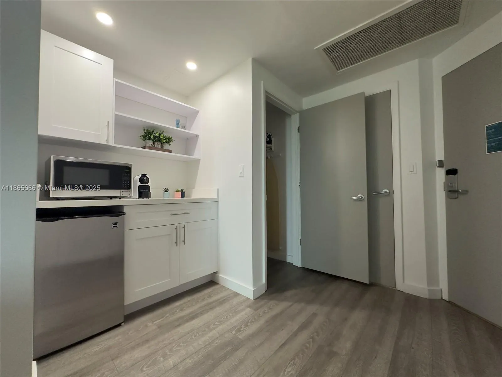 2889 Mcfarlane Rd, #1406