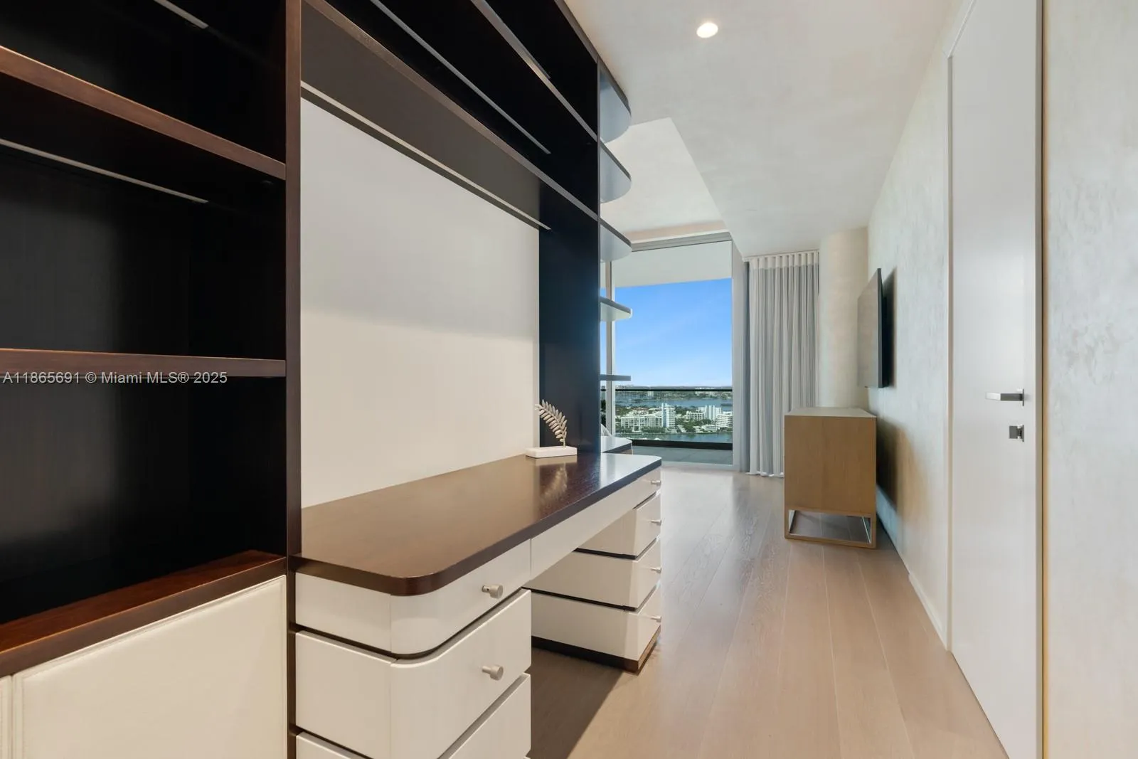 10203 Collins Ave, #2601