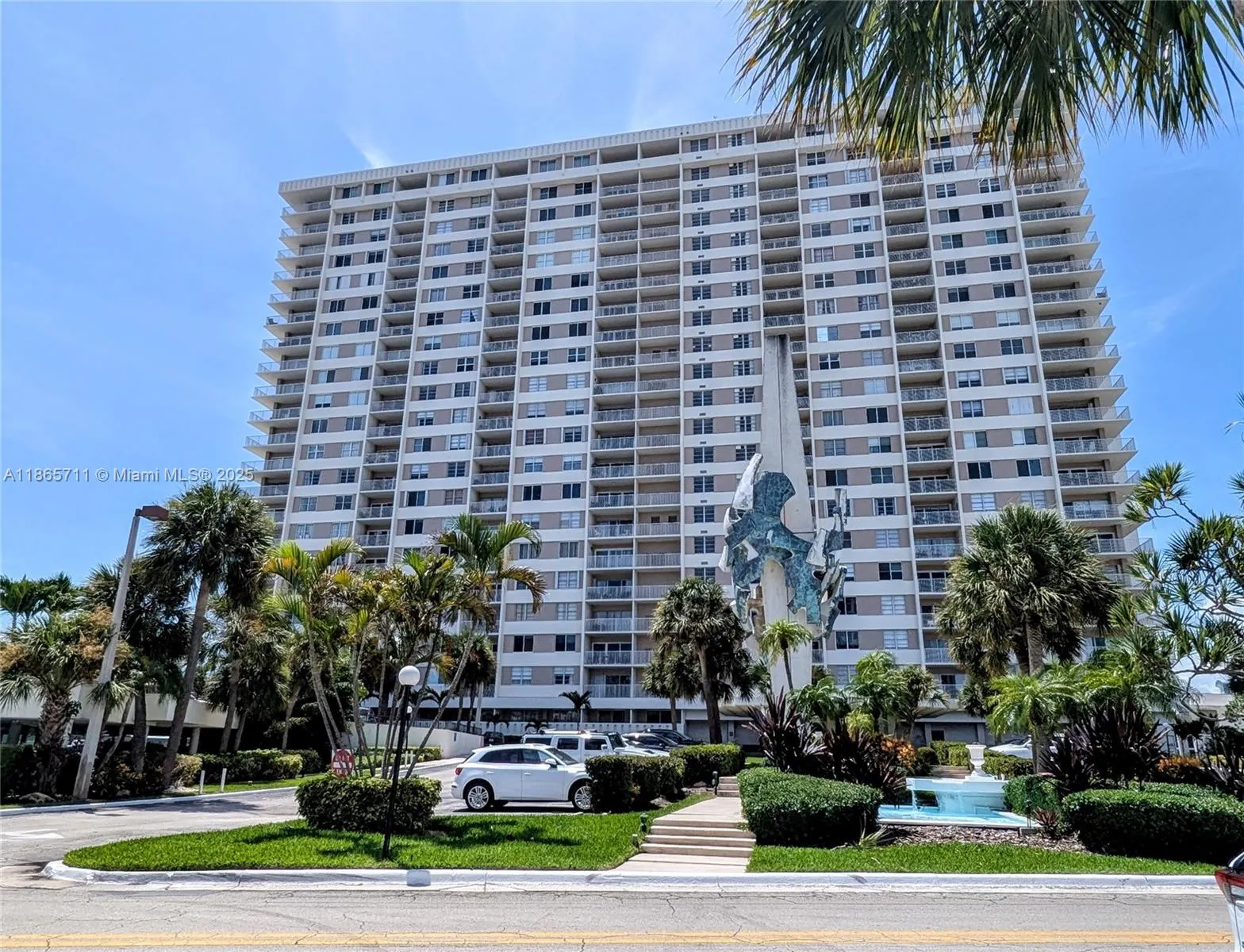300 Bayview Dr, #206