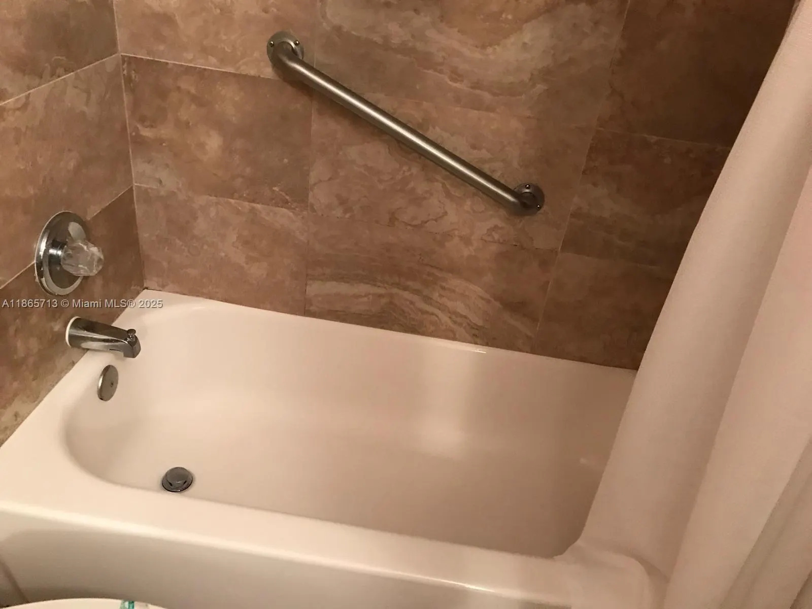 26 Diplomat Pkwy, #2215