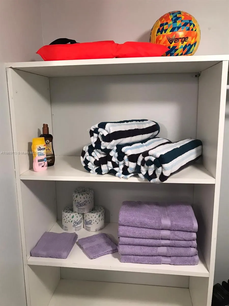 26 Diplomat Pkwy, #2215