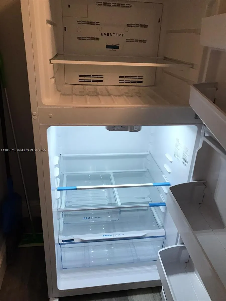 26 Diplomat Pkwy, #2215