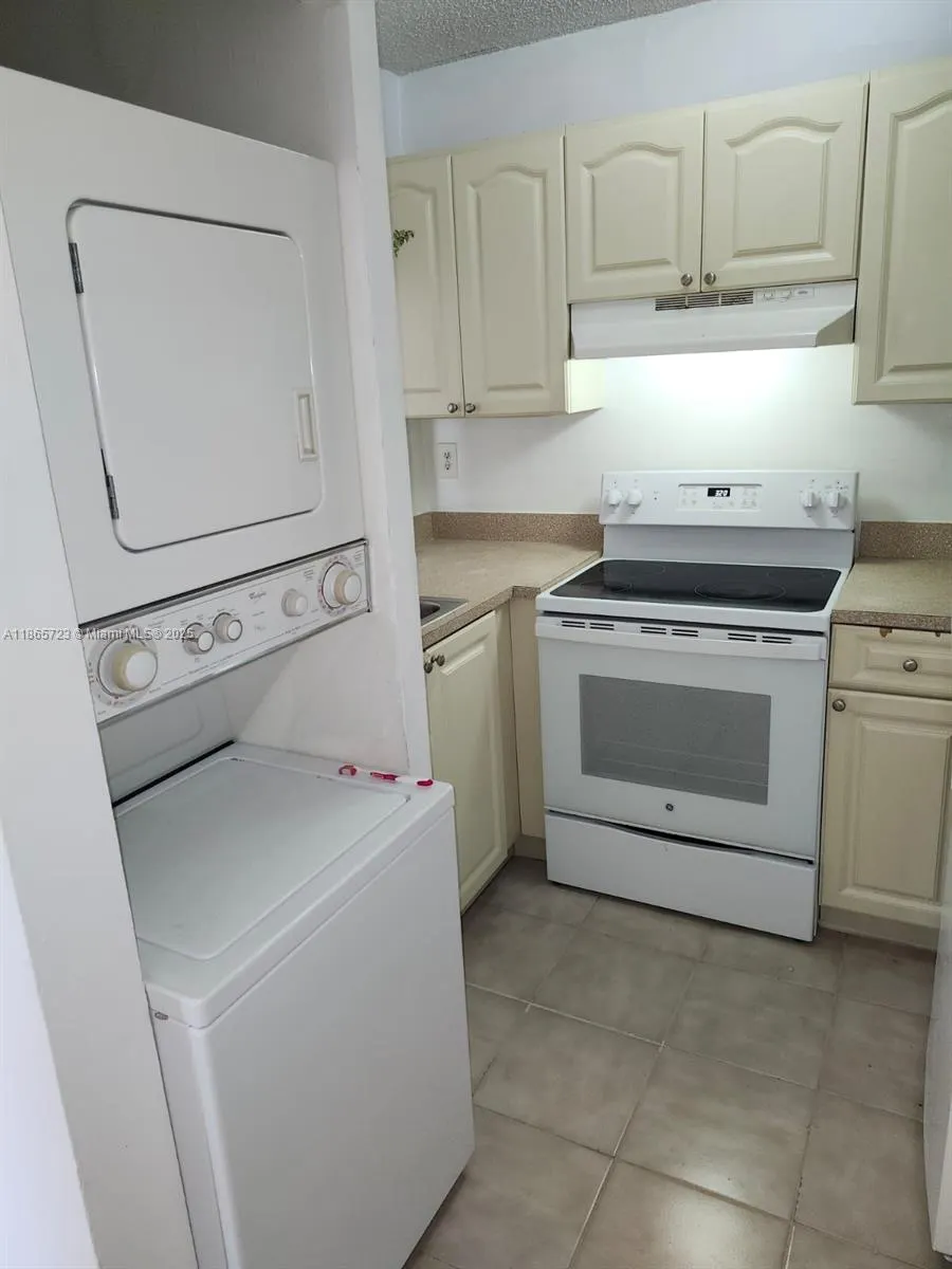 8075 NW 7th St, #416