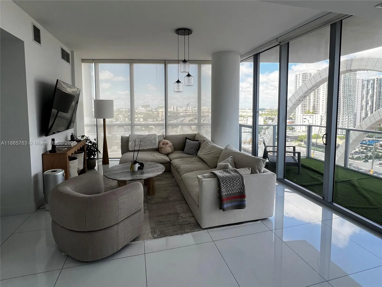 1100 Biscayne Blvd, #1706
