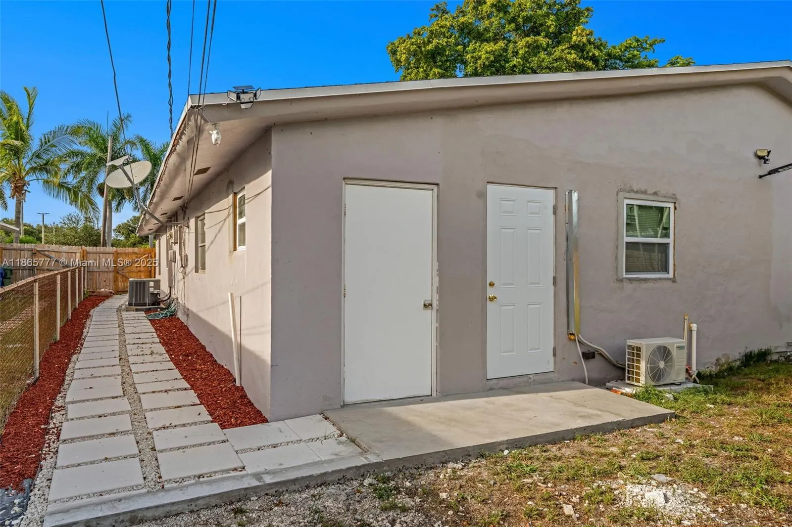 820-822 SW 12th Ct