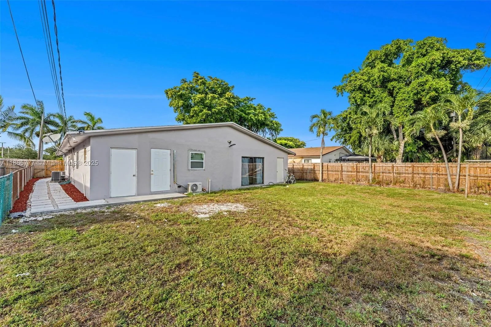820-822 SW 12th Ct