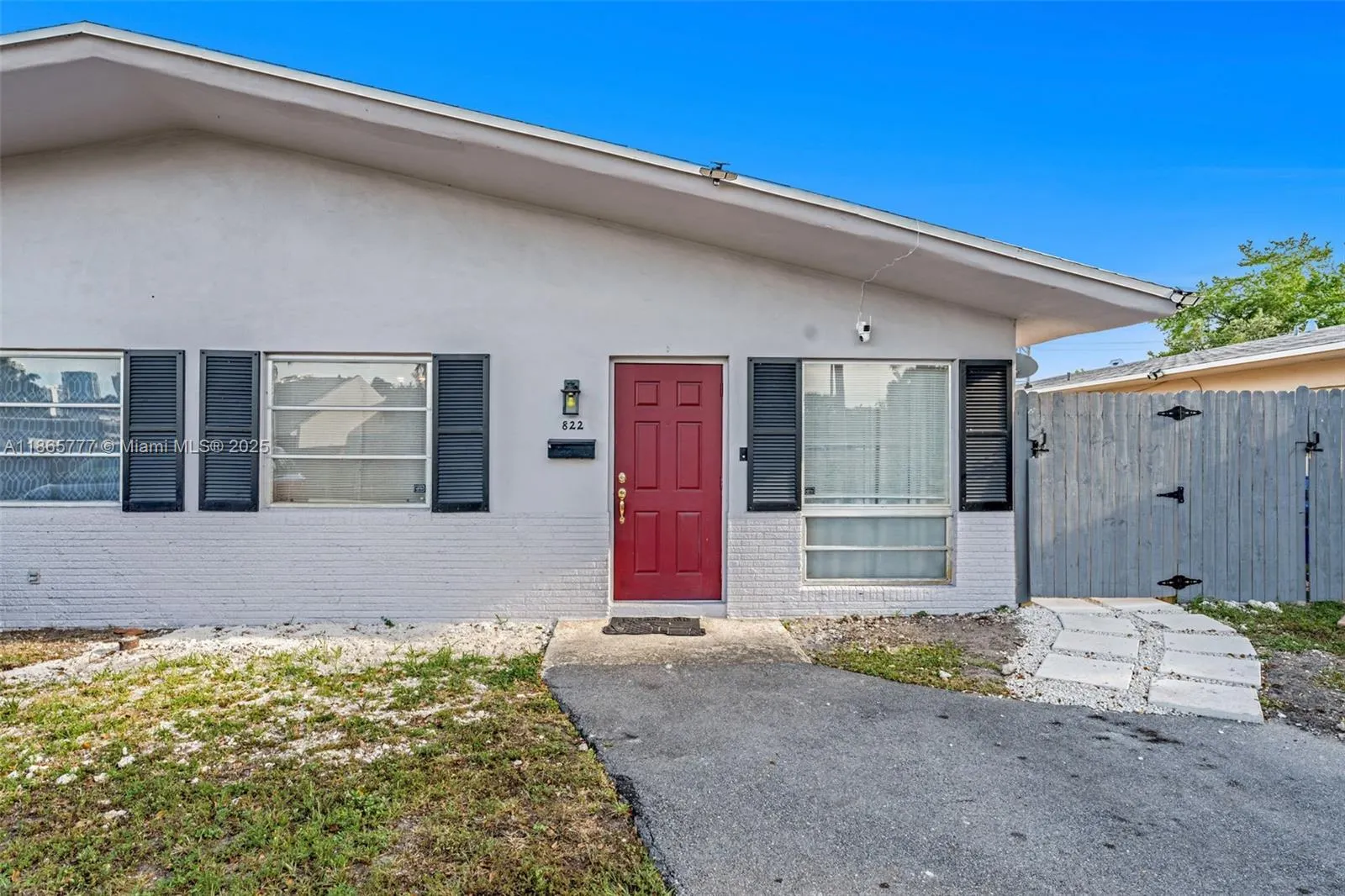 820-822 SW 12th Ct